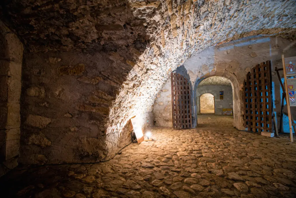salledesgardes-histoire-chateaudethorens